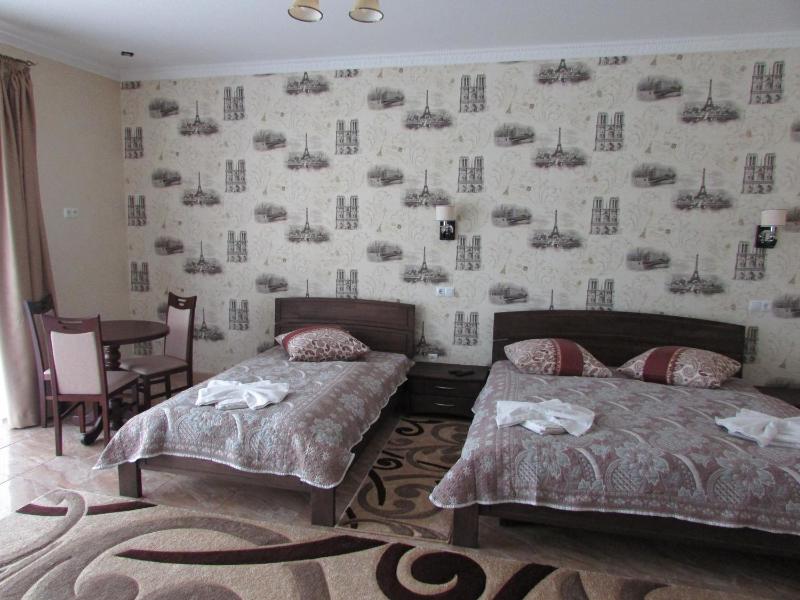 Twin Room with Shower image 3