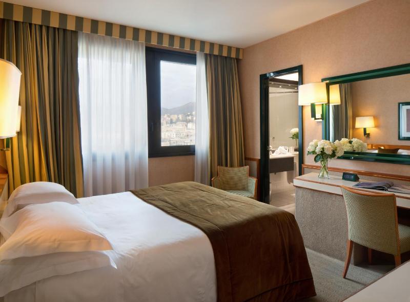 Classic Double or Twin Room image 4