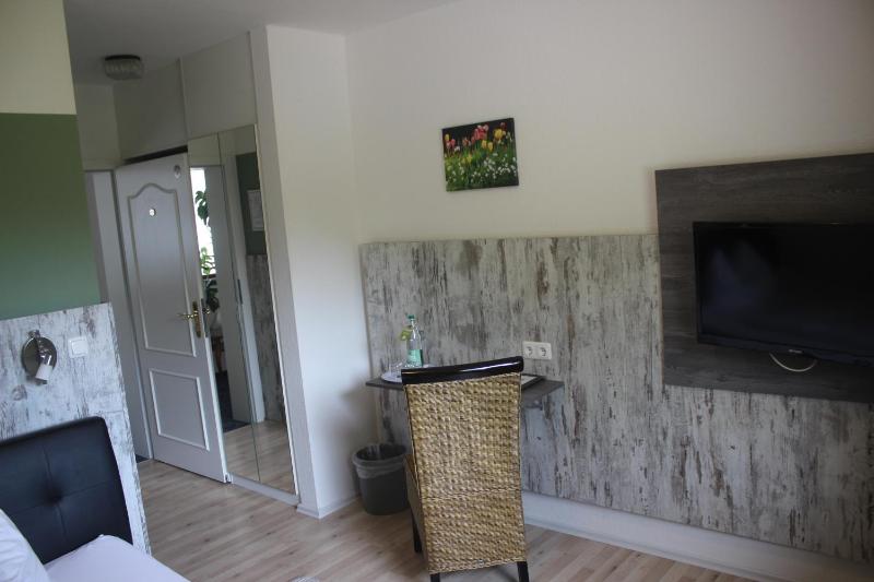 Single Room image 3