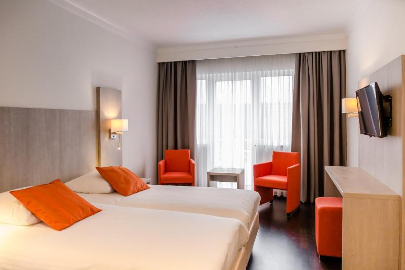 Double Room image 4