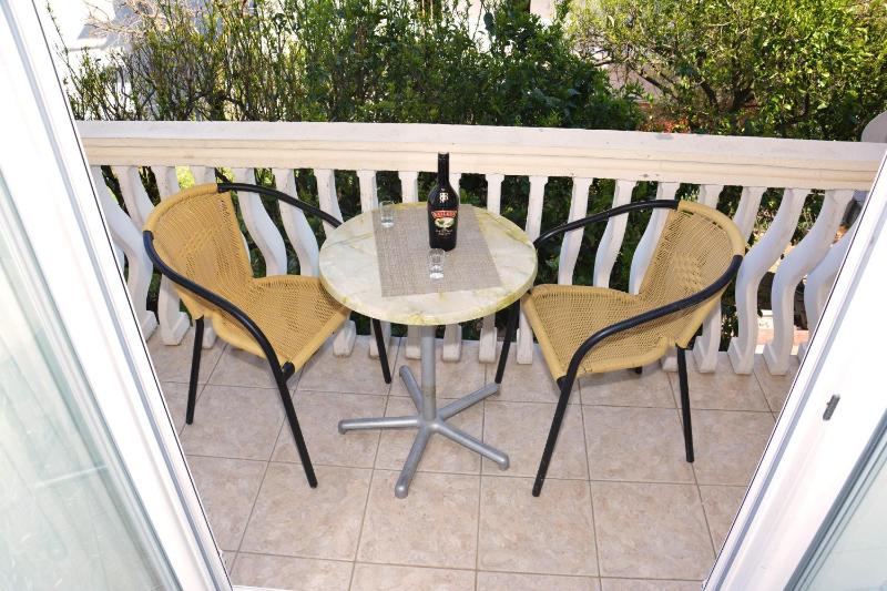 Twin Room with Balcony image 3