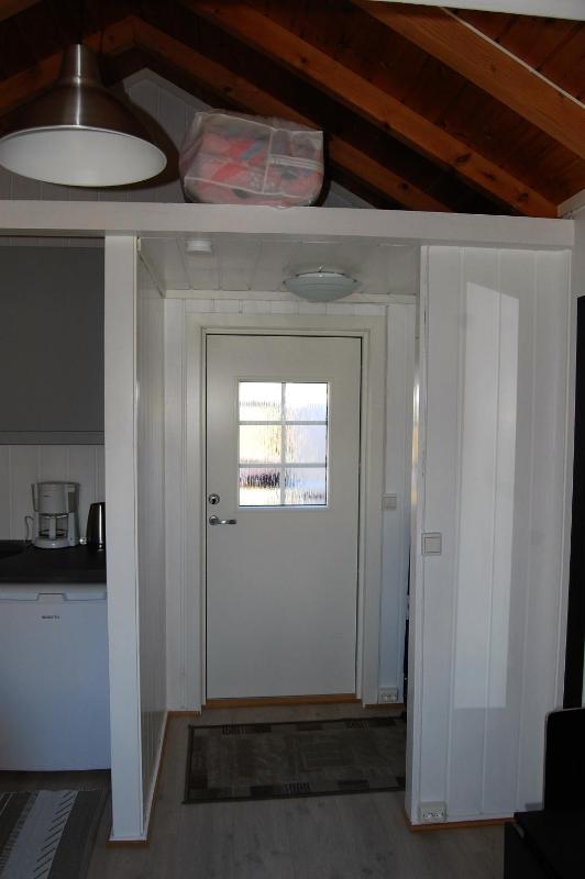 Cottage 2 with Shared Bathroom and Shower image 4