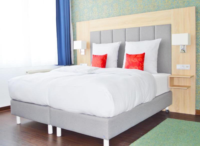 Twin Room image 3
