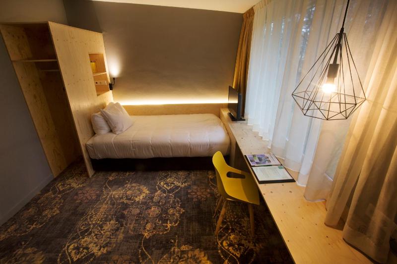 Single Room with Shower image 4