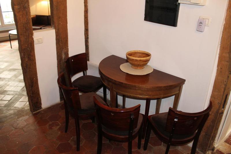 Gregoire Apartment 2nd floor image 4