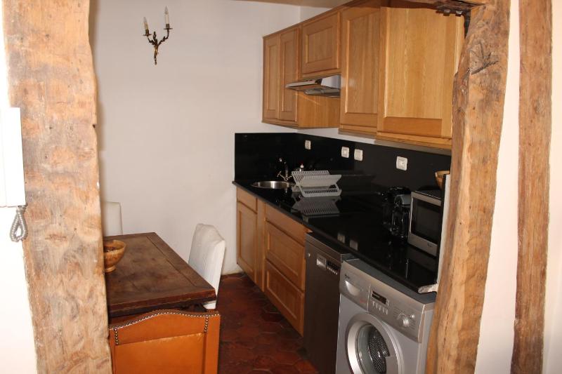 Gregoire Apartment - image 13