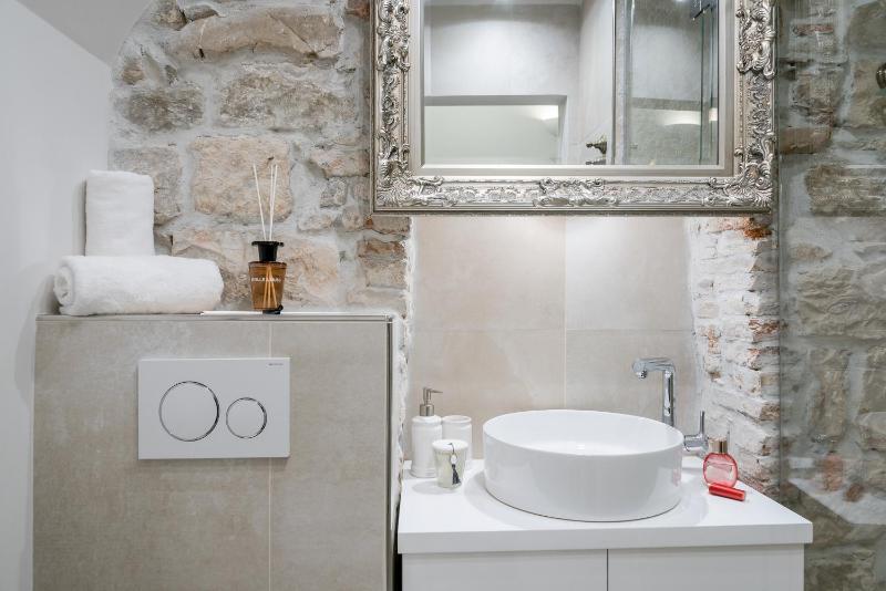 Double or Twin Room image 4