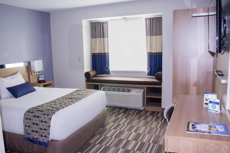 Queen Room - Non-Smoking image 2