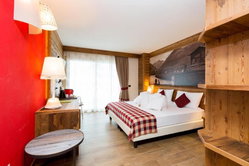 Deluxe Double Room image 4
