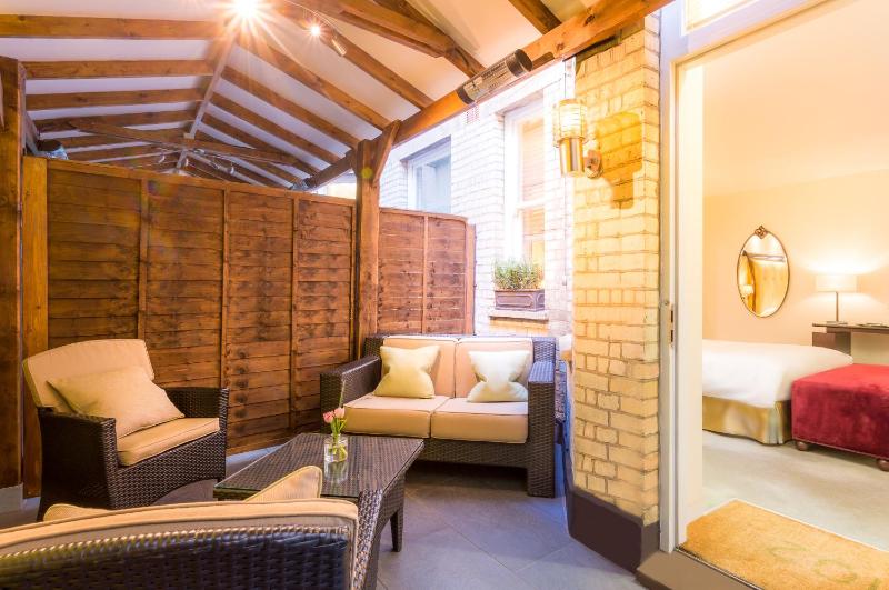 Double Room Courtyard image 3