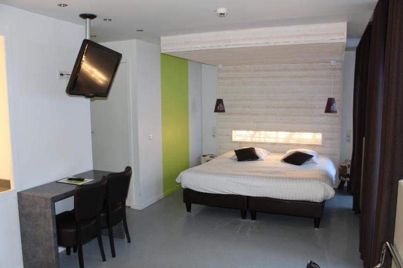 Quadruple Room with view on Sancy image 2