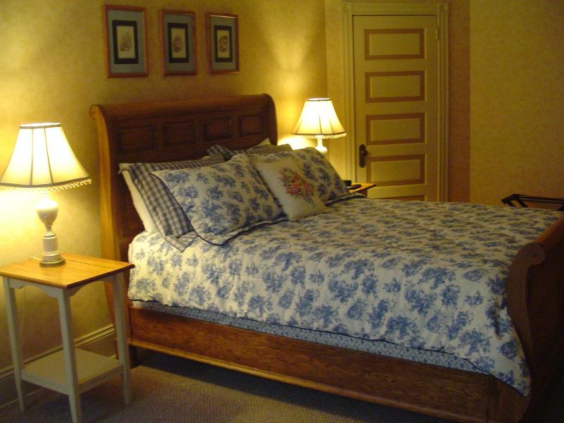 Deluxe Queen Room image 4