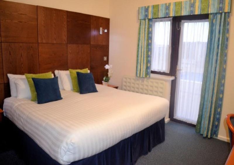 Standard Double Room image 3