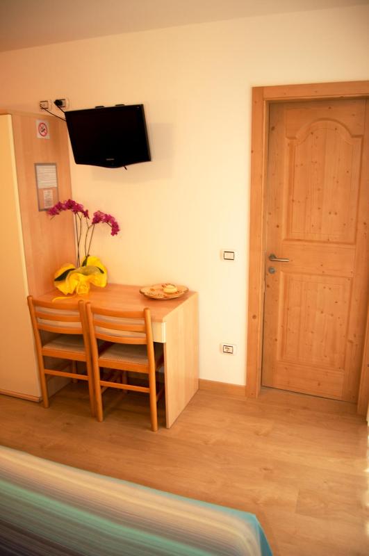 Double or Twin Room image 4