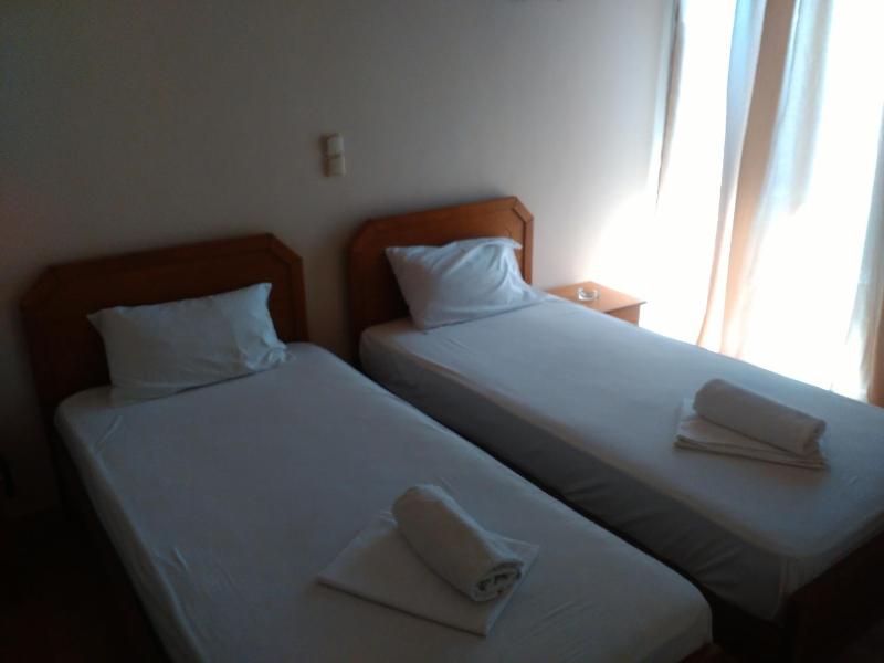 Double Room image 3