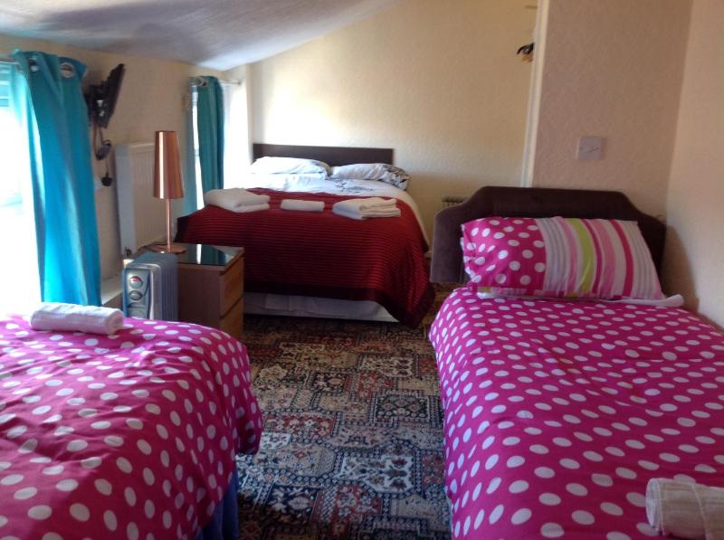 Classic Quadruple Room image 1