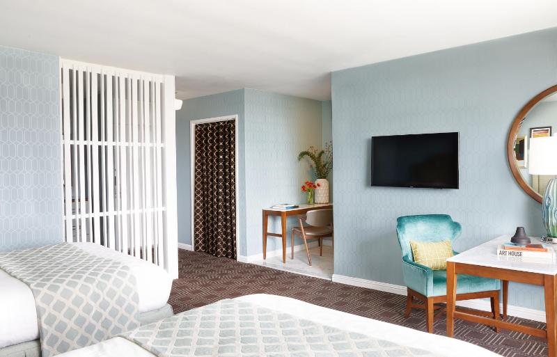 Double Room with Two Double Beds and Kitchenette image 2