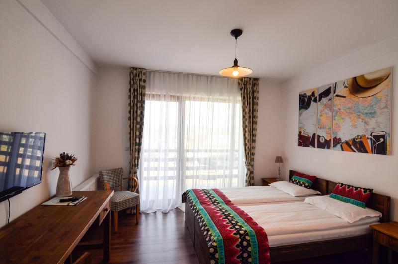 Double/Twin Room with Balcony image 2