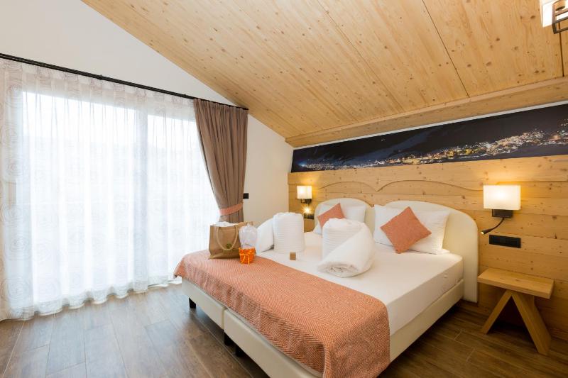 Standard Double Room image 4
