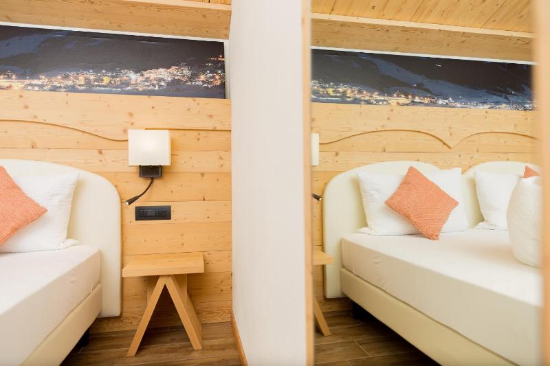 Standard Double Room image 2