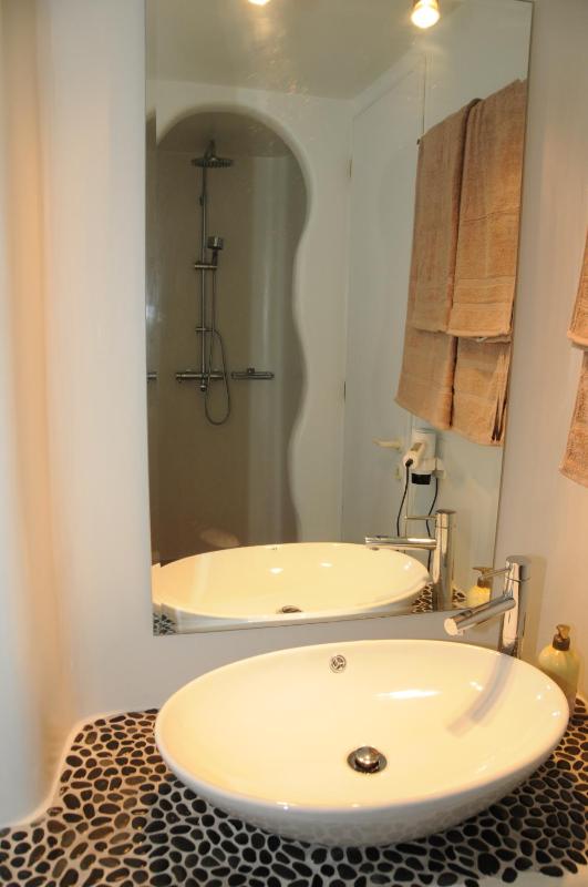 Studio (2-3 Adults) image 3