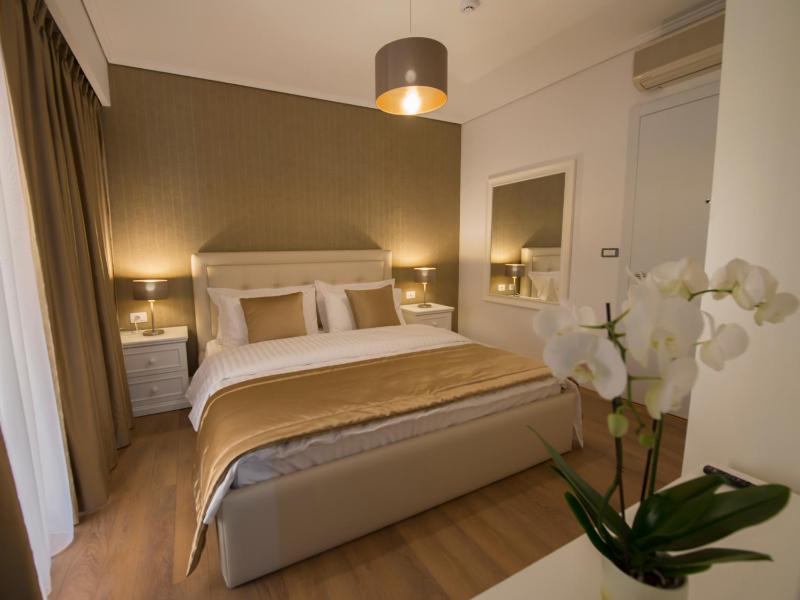 Deluxe Double Room with Balcony image 3