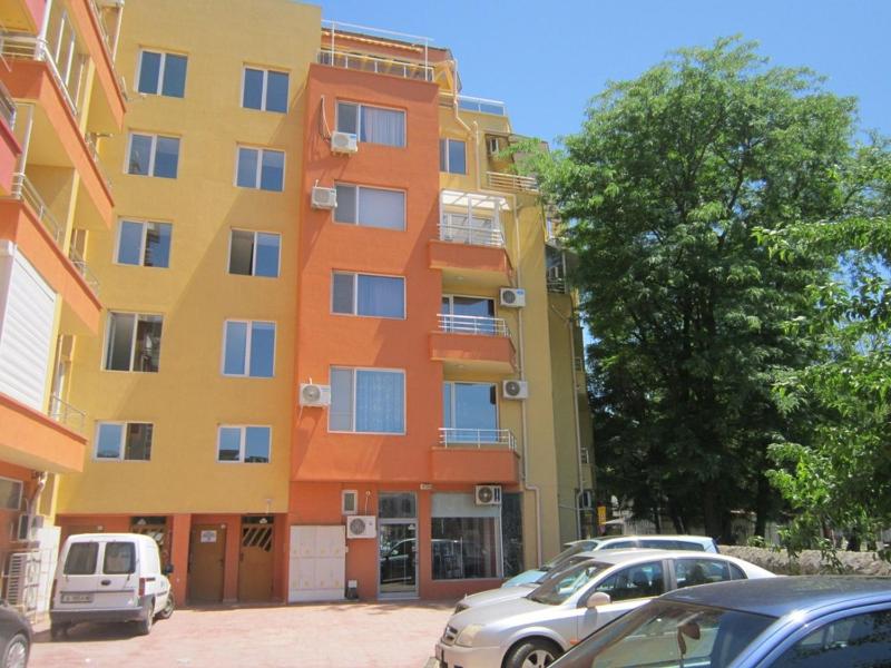 One-Bedroom Apartment image 2