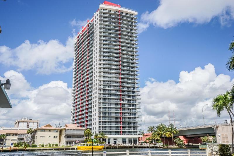 Modern Penthouse condo with 2 Large private terraces - image 9