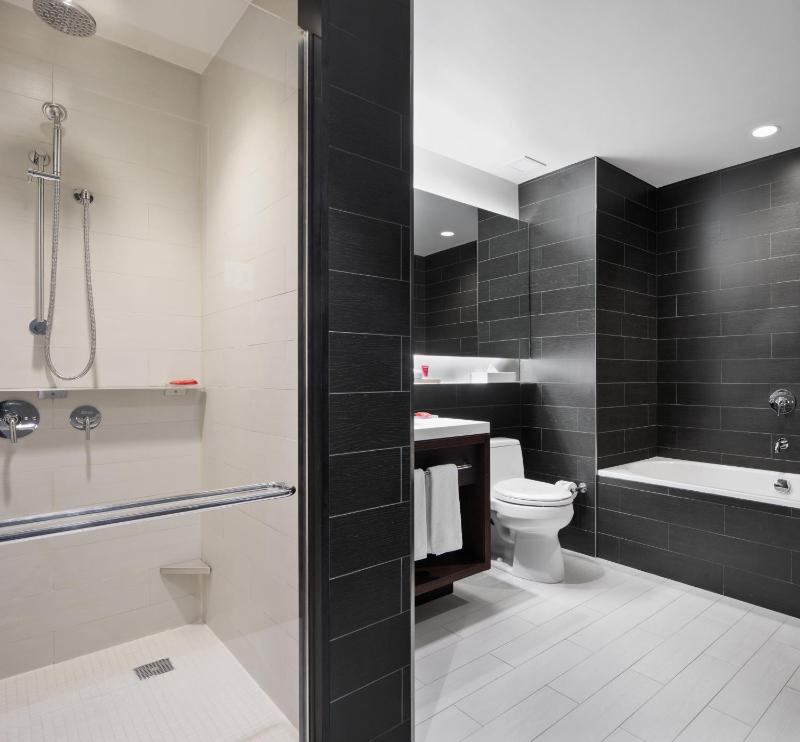 King Suite with Times Square View image 4