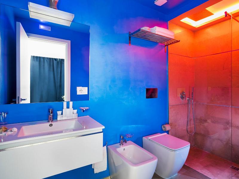 Triple Room with Balcony image 4