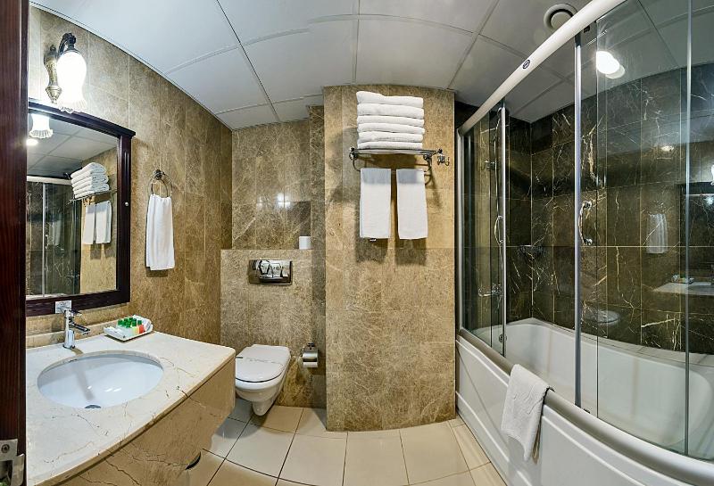 Family Room image 2