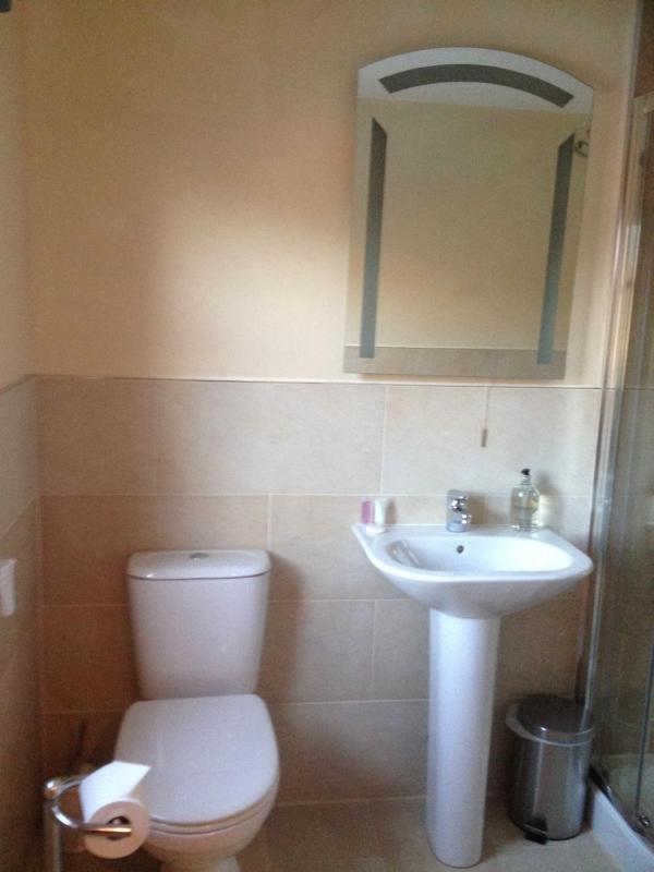 Twin Room with Private Bathroom image 2