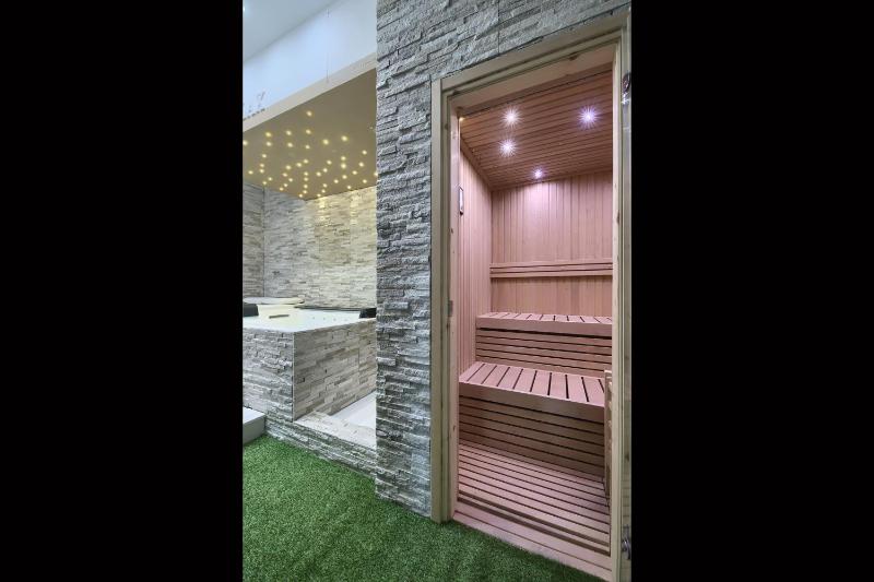 Superior Double or Twin Room with Private Spa Package image 2