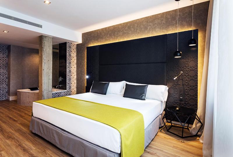 Superior Room with Terrace image 4