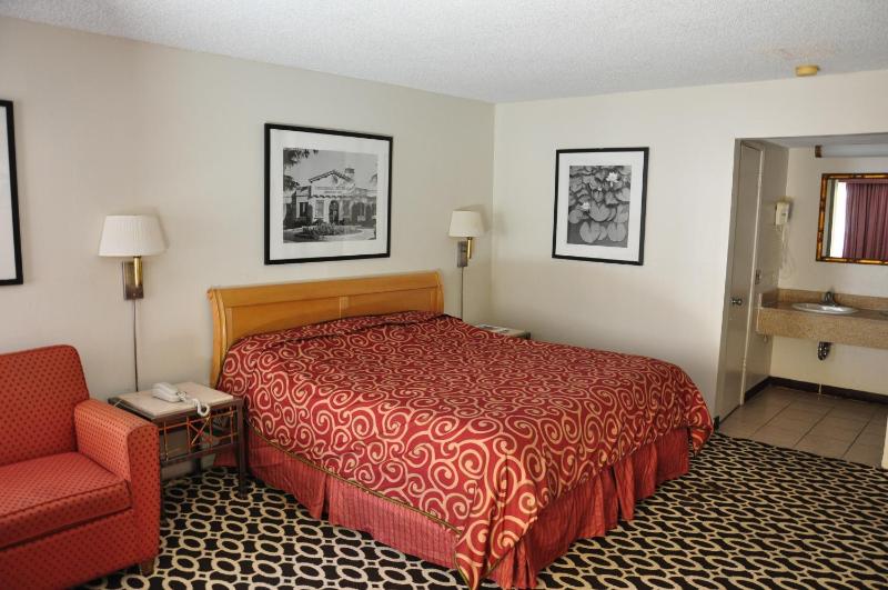 Delos Reyes Palm Springs - image 9
