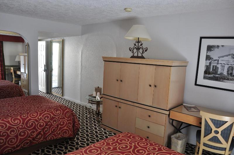 Delos Reyes Palm Springs - image 19