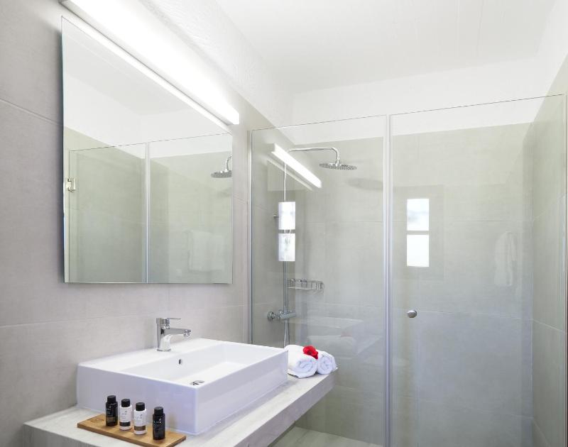 One-Bedroom Apartment image 2