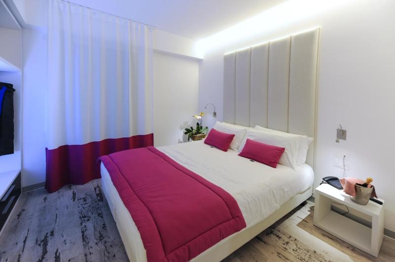 Superior Quadruple Room with Beach Access image 2
