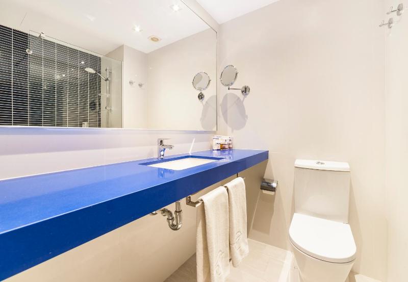 Double or Twin Room with Sea View image 4