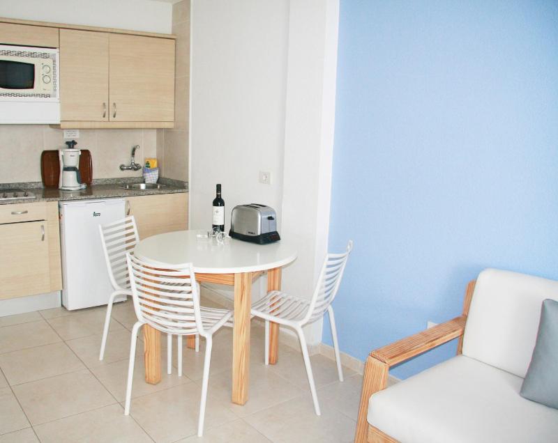 Premier One-Bedroom Apartment with Pool View (2 Adults) image 3