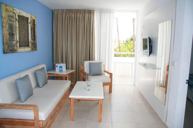Premier One-Bedroom Apartment with Pool View (2 Adults) image 2