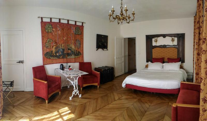 Deluxe King Room image 1