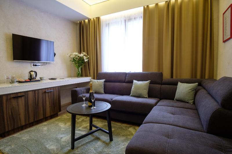 Executive Suite image 3