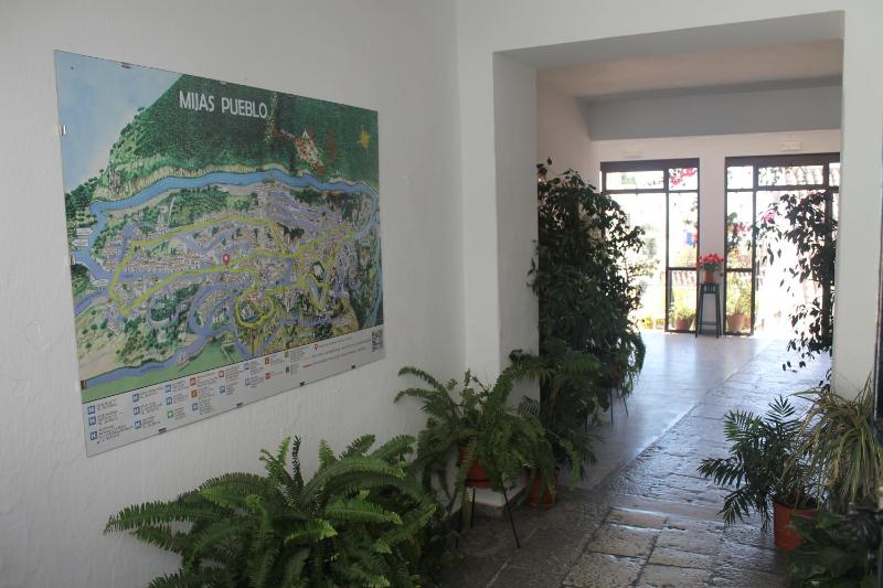 Three-Bedroom Apartment with Sea View image 2