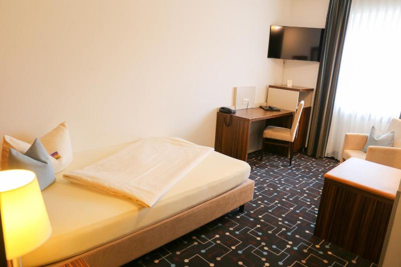 Large Single Room image 2