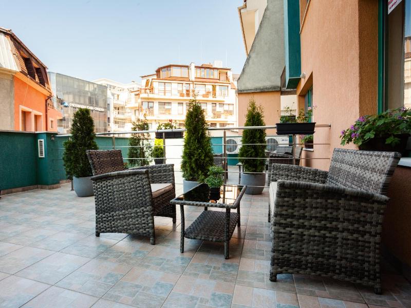 Deluxe Apartment with Terrace image 4