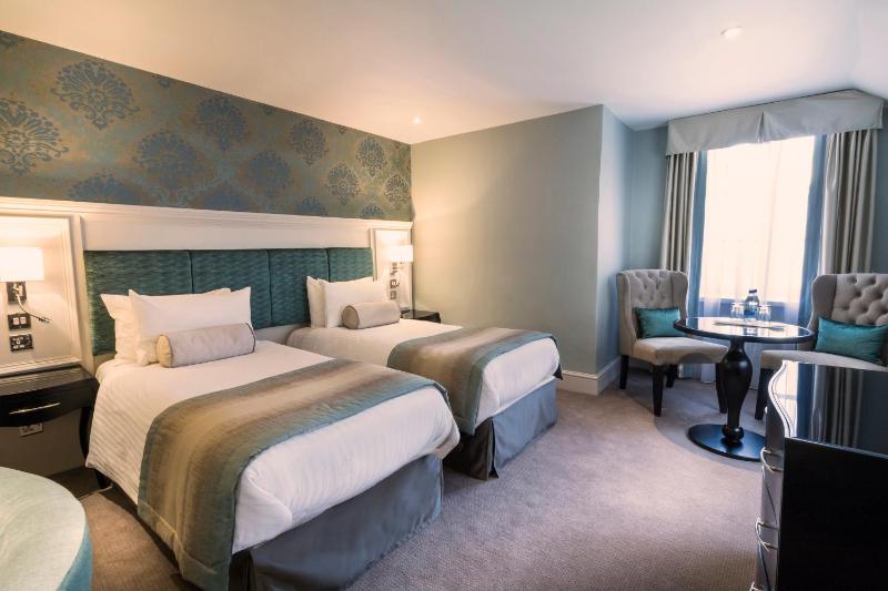 Superior Twin Room image 4