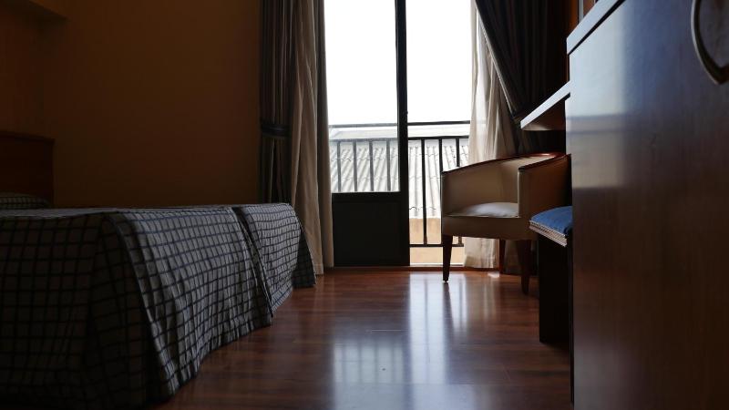 Basic Triple Room image 4