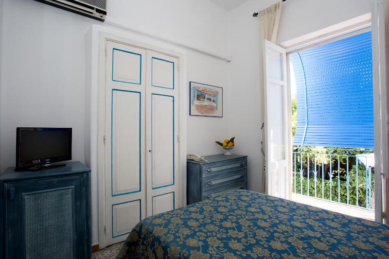 Standard Single Room image 4