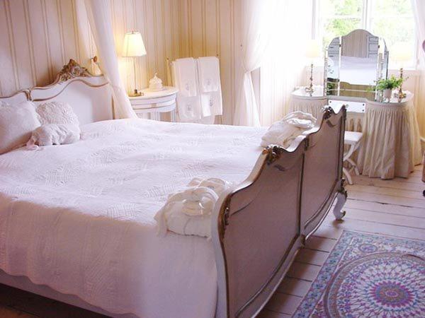 Double Room with Shared Bathroom image 1
